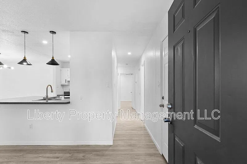 3 bed, 2.0 bath, 1148 sqft, $1,550 — Photo 3