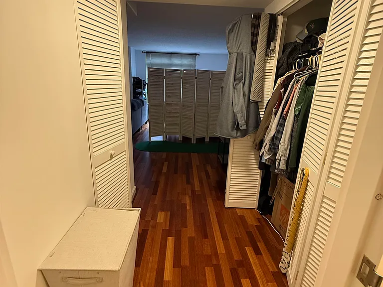 700 1st St #2R — Photo 8
