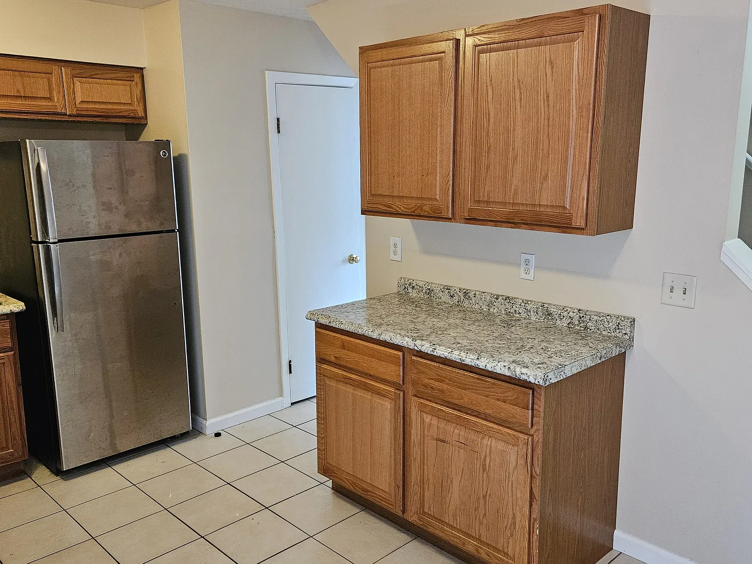 2 bed, 1.5 bath, 1074 sqft, $1,200 — Photo 3
