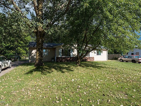 3rd image of 2508 Briarwood Dr