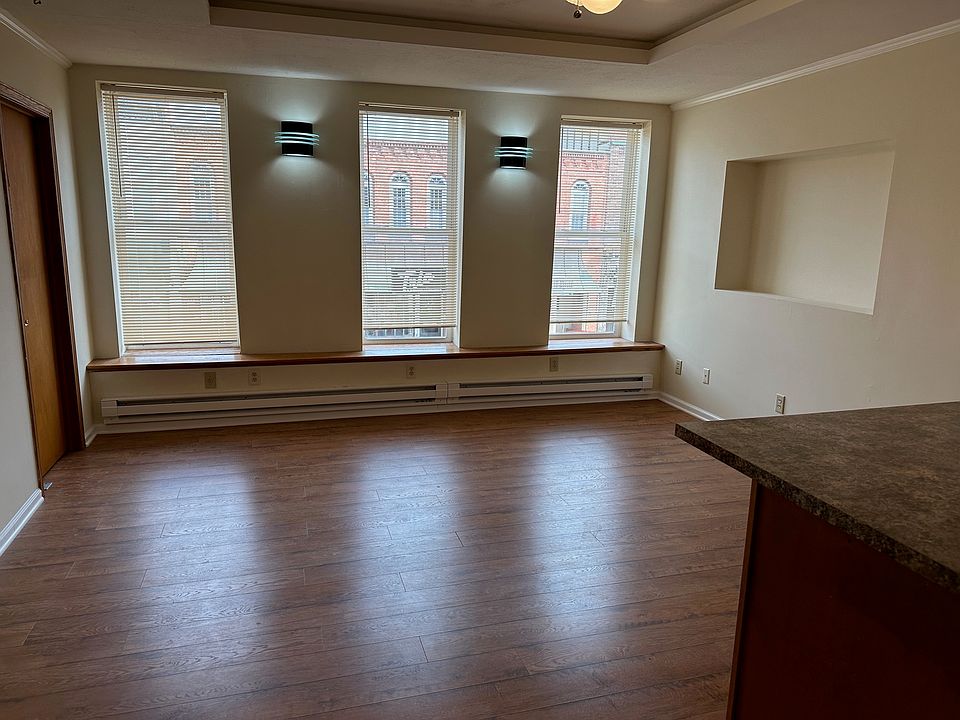 1st image of 117 1/2 W Washington St