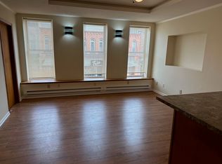 117 1/2 W Washington St, Morris, IL 60450