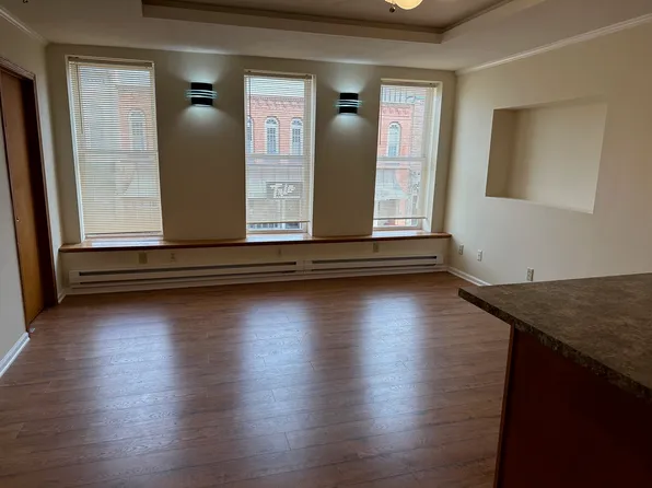 117 1/2 W Washington St, Morris, IL 60450