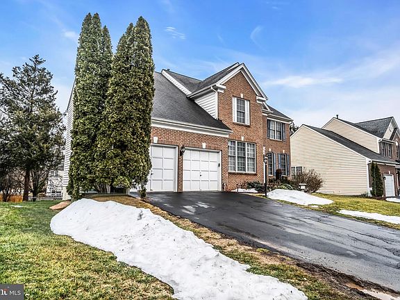 3rd image of 43553 Dempsey Ln