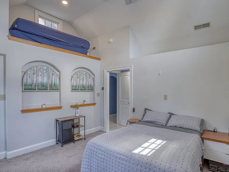 103 S College Ave — Photo 13