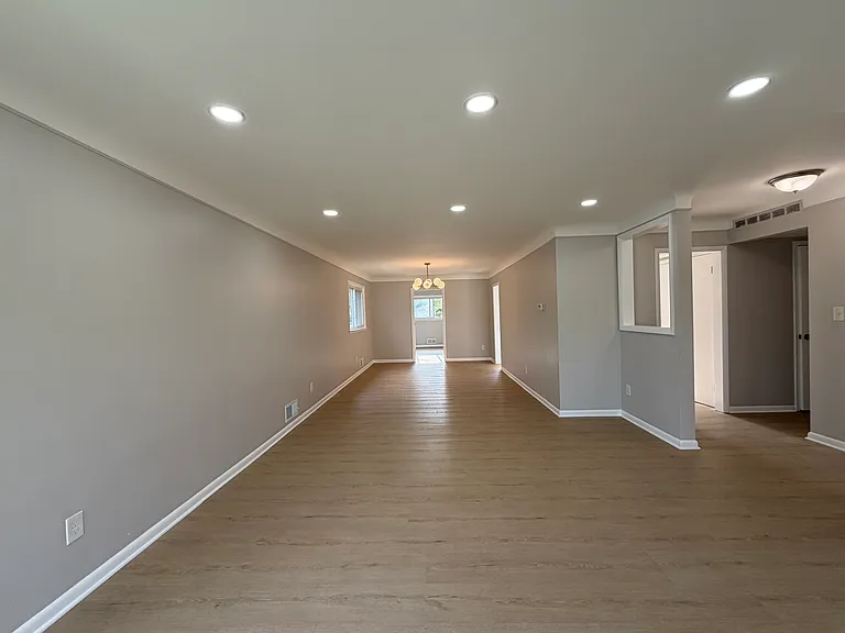 21830 Kipling Ave — Photo 4