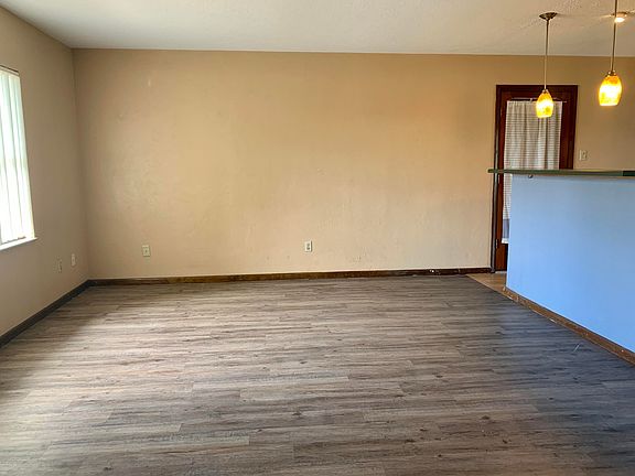 4th image of 469 Wiltshire Blvd