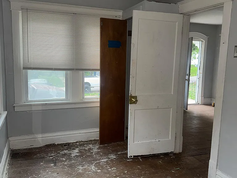 3738 Sylvan Pl — Photo 32