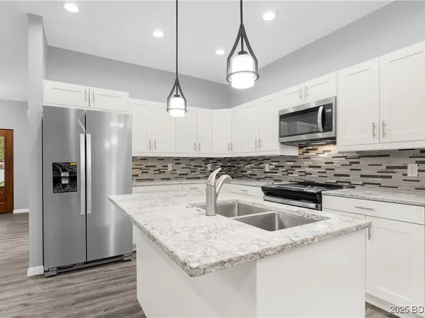 39 Buckingham Dr, Camdenton, MO 65020