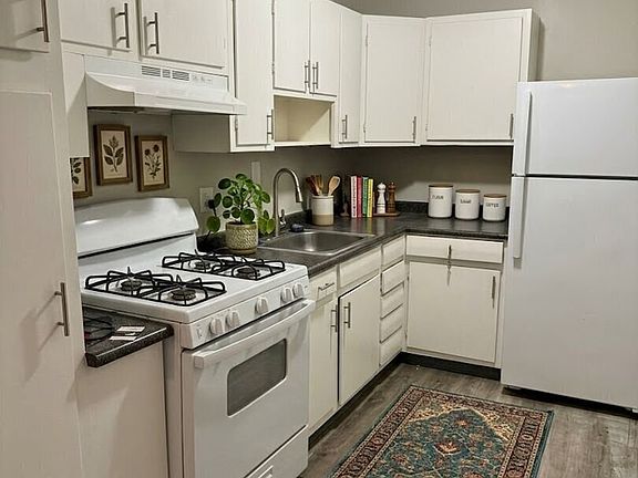 2nd image of 126 S Franklin St APT 11