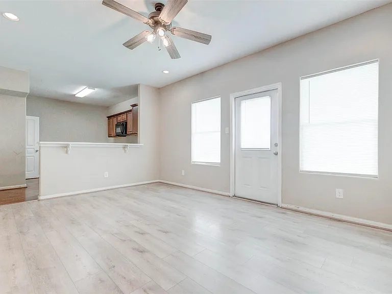 8611 Beviamo St — Photo 5