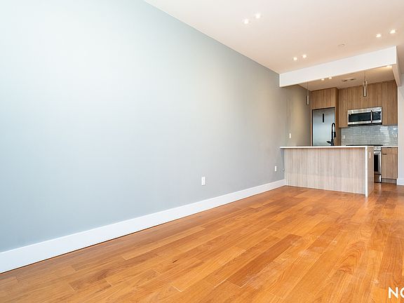 4th image of 675 E 32nd St #40