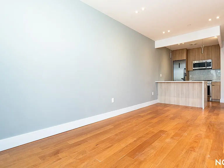675 E 32nd St #35 — Photo 6