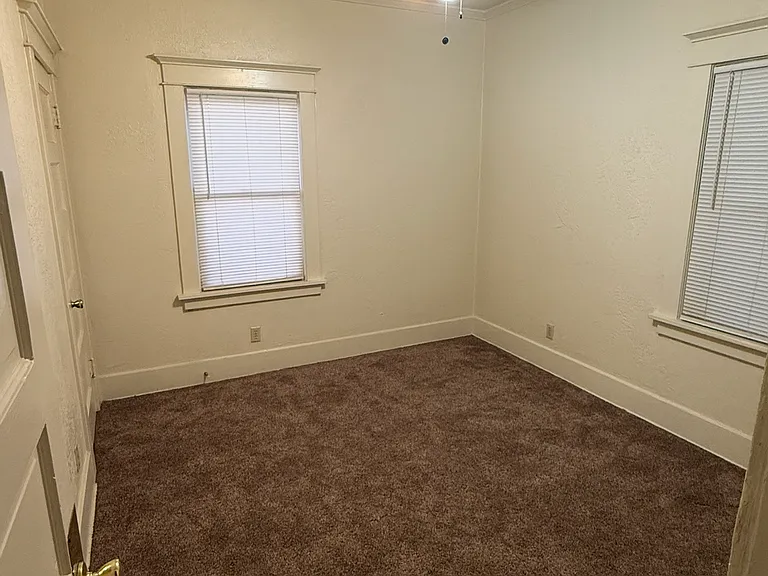 245 E Grevillia St — Photo 11