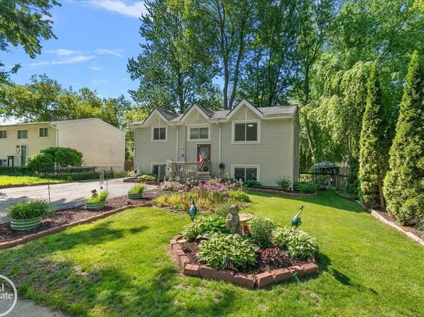 1136 Miller Rd, Lake Orion, MI 48362