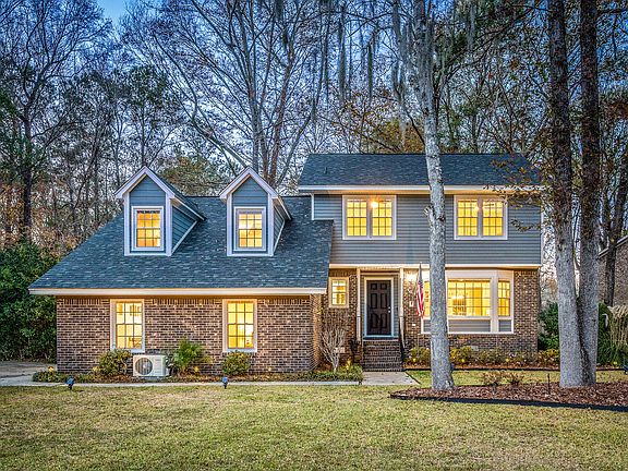 2nd image of 104 Ravenwood Ct