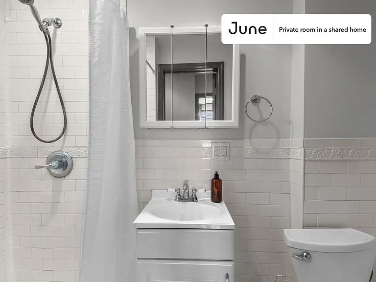 226 E 7th St #A — Photo 14