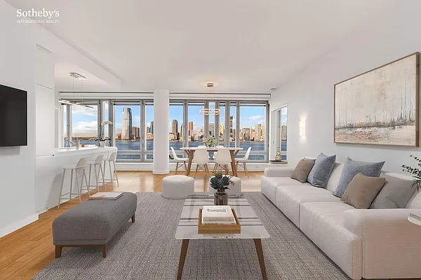 Sold by Sotheby's International Realty | media 3