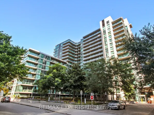 209 Fort York Blvd #355, Toronto, ON M5V 4A1