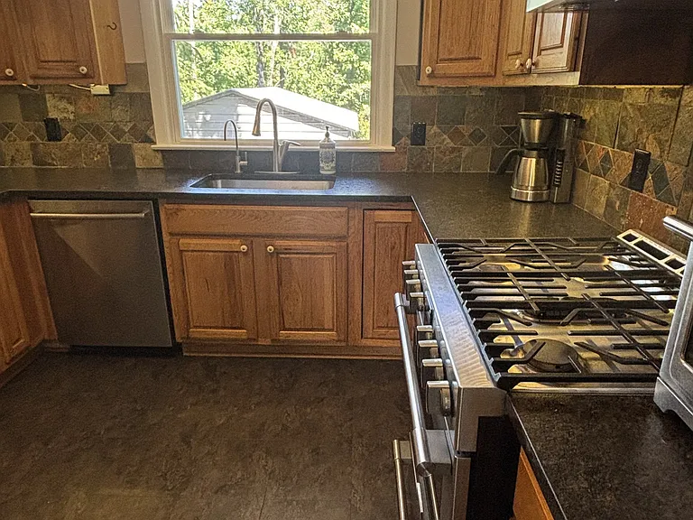 3048 Edgemont Dr — Photo 8