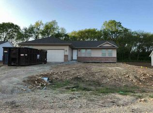 777 Acadia St, Roscoe, IL 61073