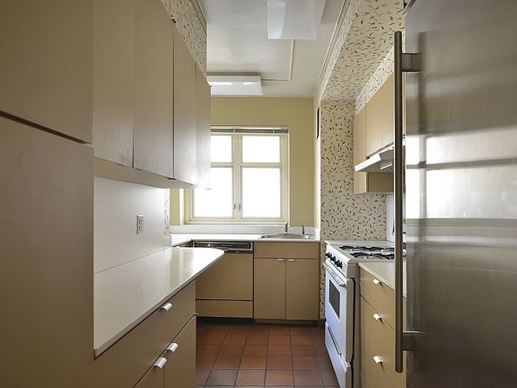 3rd image of 36 E 56th St #16A
