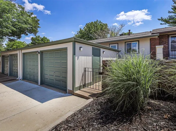 966 Barbizon Dr, Ballwin, MO 63021