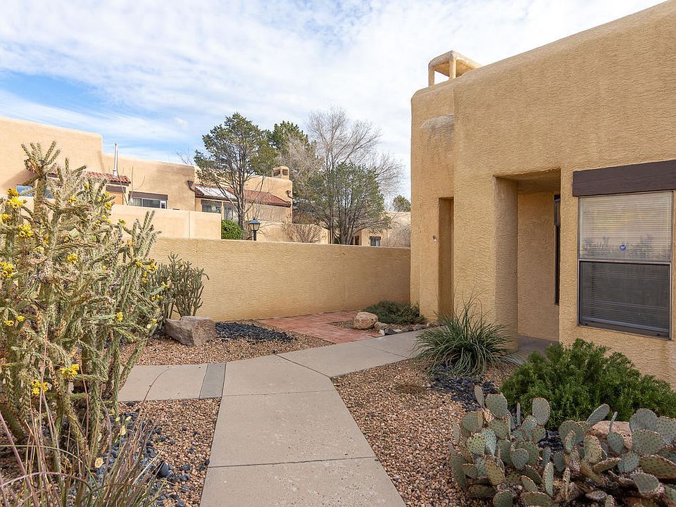 1st image of 10291 Las Casitas Ct NE
