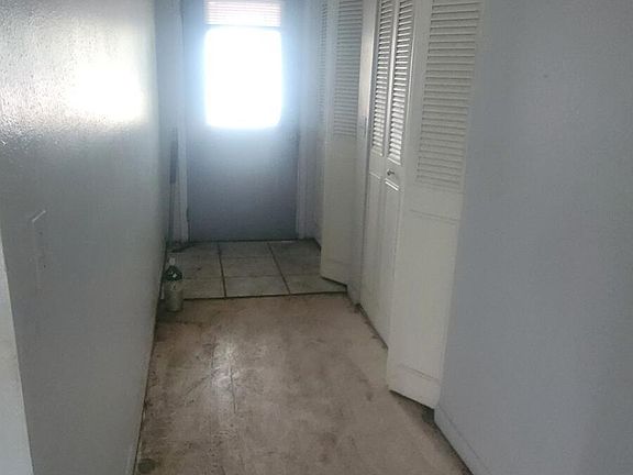2nd image of 2431 Lakeview Dr