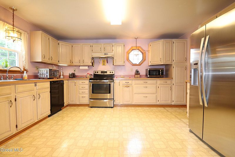 2nd image of 2896 W Lydius Street