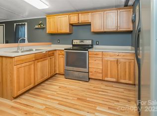 910 Summit Ridge Rd, Purlear, NC 28665