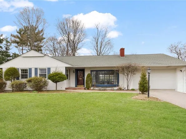 39 Greening Ln, Cranston, RI 02920