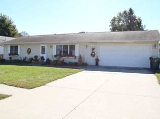 730 Dilenbeck Dr, Geneseo, IL 61254