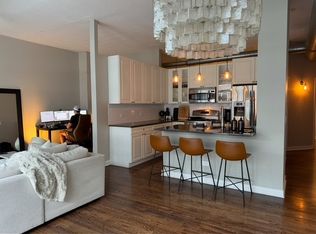 910 W Madison St APT 702, Chicago, IL