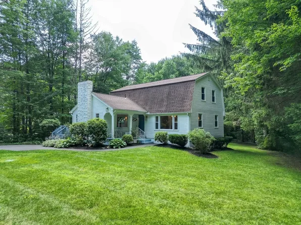 11 Sherwood Dr, Belchertown, MA 01007