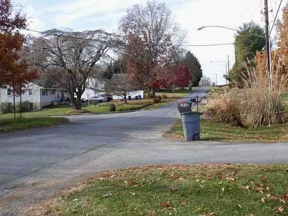 Exterior Neighborhood (street photo)