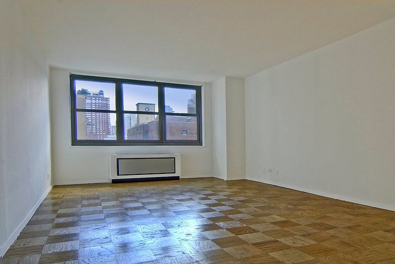 1st image of 200 E 72nd St APT 28J