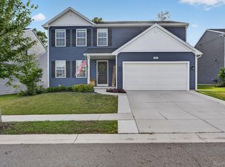 2845 Sycamore River Dr, Fowlerville, MI 48836