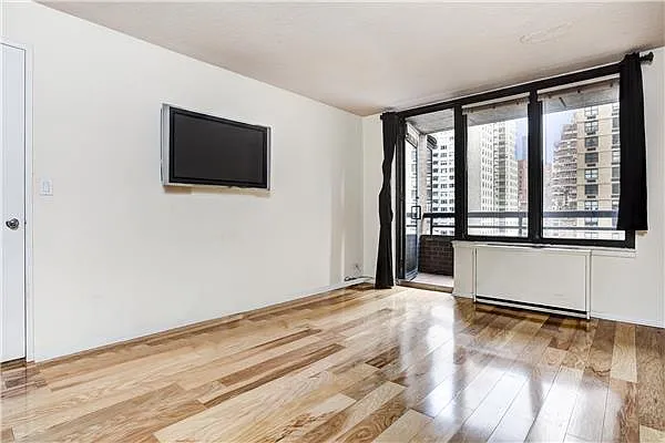 Rented by (Legacy) Elegran | media 4