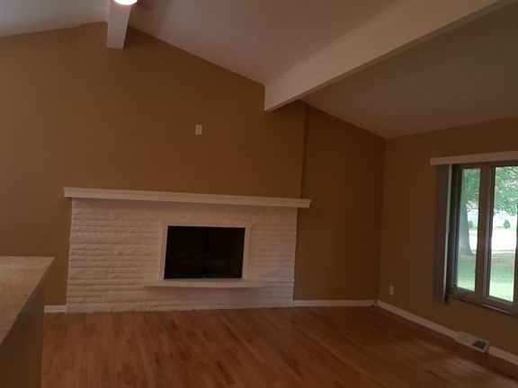 4th image of 3047 Laura Ln