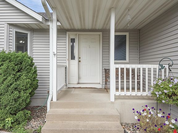 5th image of 715 Prairie Ln