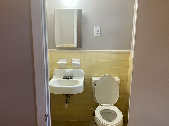 2nd image of 2030 W Oakland Ave