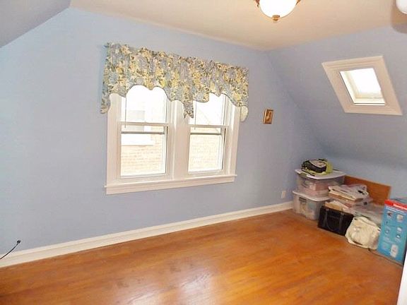 4th image of 7751 W Ardmore Ave