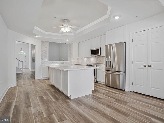 3rd image of 322 Hamlet Cir