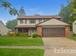 208 Autumn Ln, Vernon Hills, IL 60061