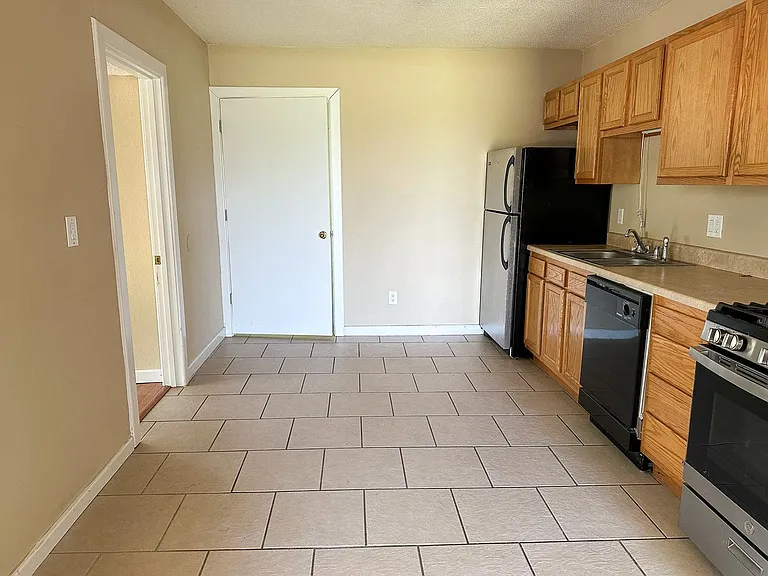 3016 Rock Quarry Rd — Photo 3