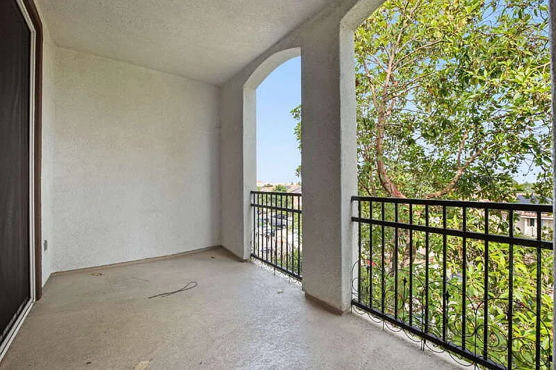 3 bed, 3.0 bath, 1386 sqft, $3,595 — Photo 4
