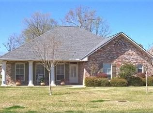 143 Rosewood Ct, Port Allen, LA 70767