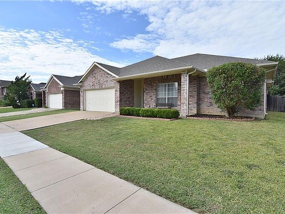 2nd image of 905 Shoal Creek Dr