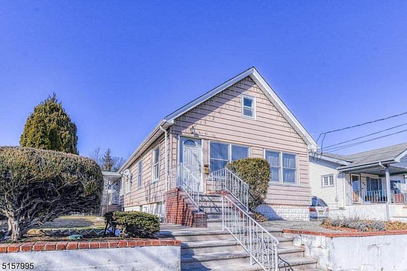 1st image of 61 Bellair Ave